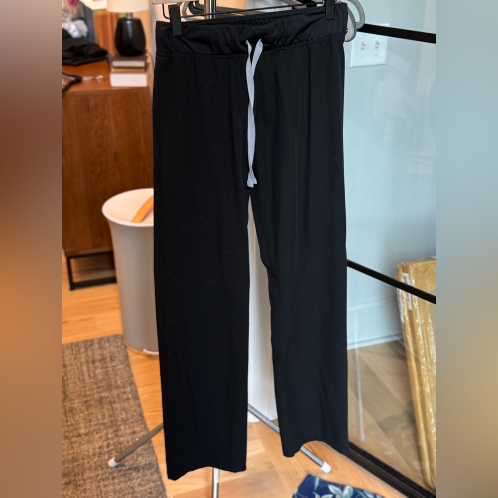 Women’s FIGS Black Scrub Pants- Small/Tall